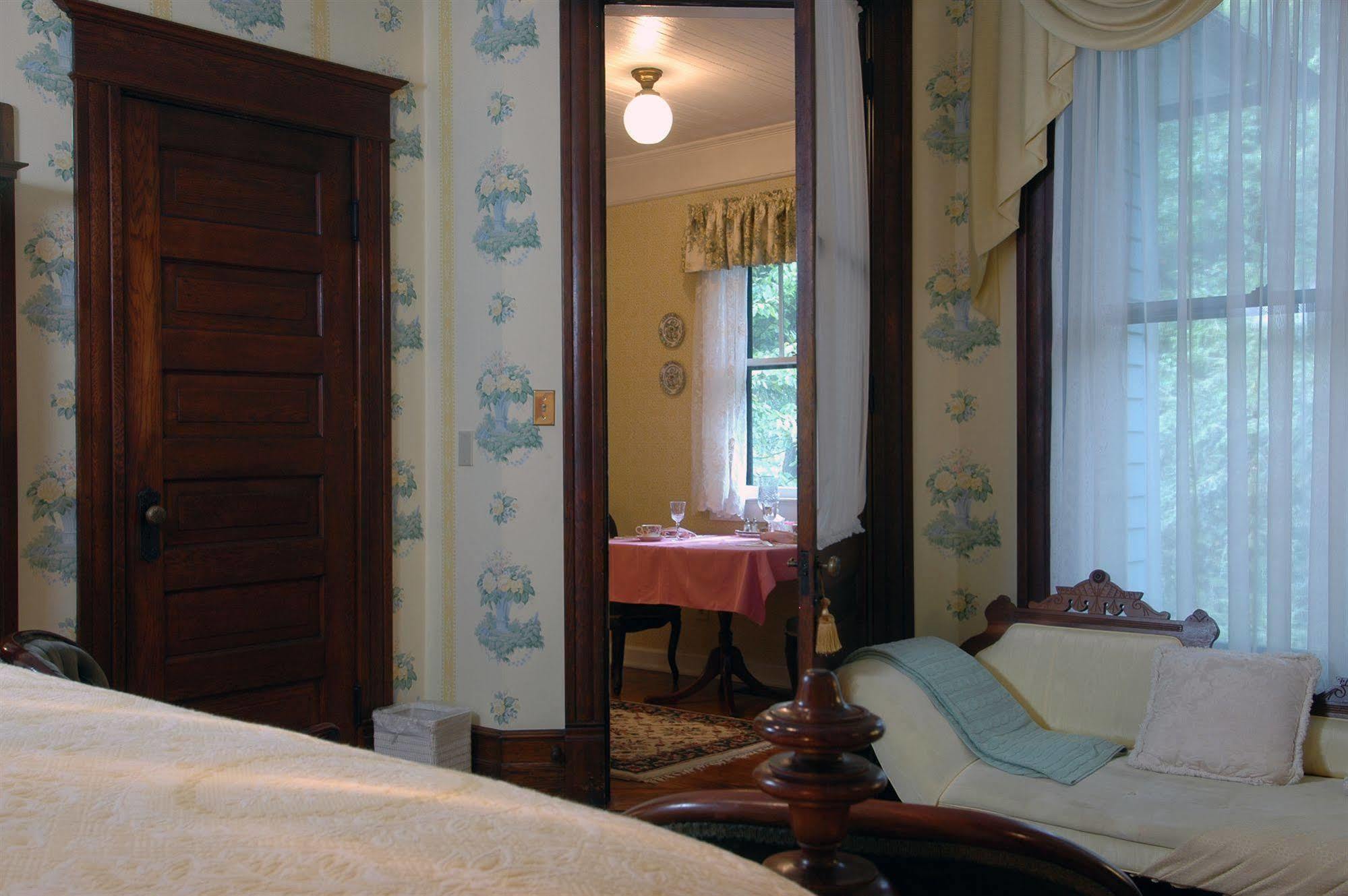 The 1899 Wright Inn & Carriage House แอชวิลล์ ภายนอก รูปภาพ